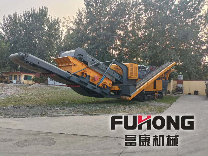 新型履帶反擊式移動(dòng)破碎機(jī)